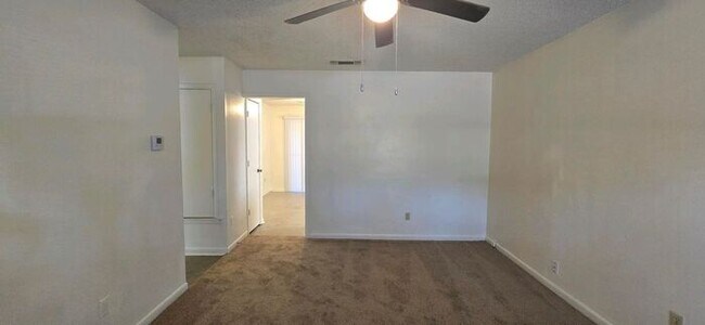 Foto del edificio - Available! 2 Bedroom 1 Bath Close to Everything! Longview, TX!