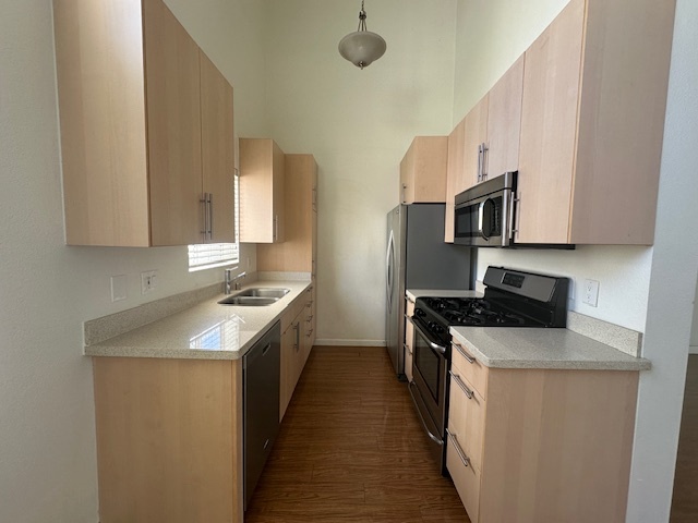 Apartamento 205 Cocina - 1250 S Saltair Ave