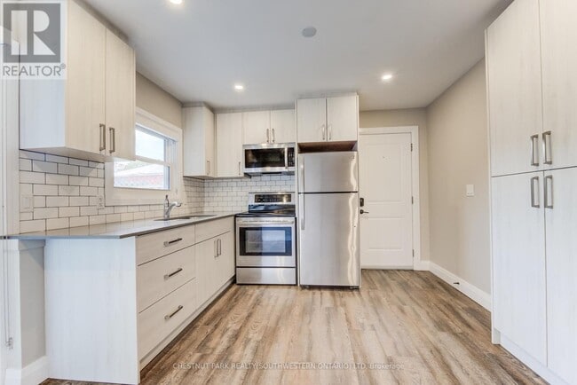 Building Photo - 294 Rosemount Dr
