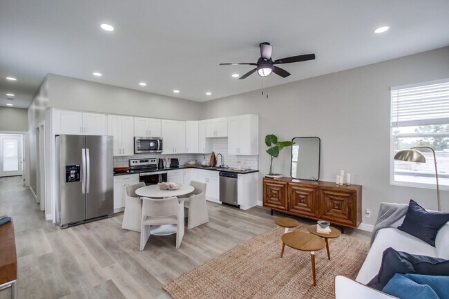 Interior Photo - The Royal of Rancho Penasquitos
