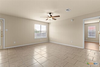 Building Photo - 3606 Viewcrest Dr