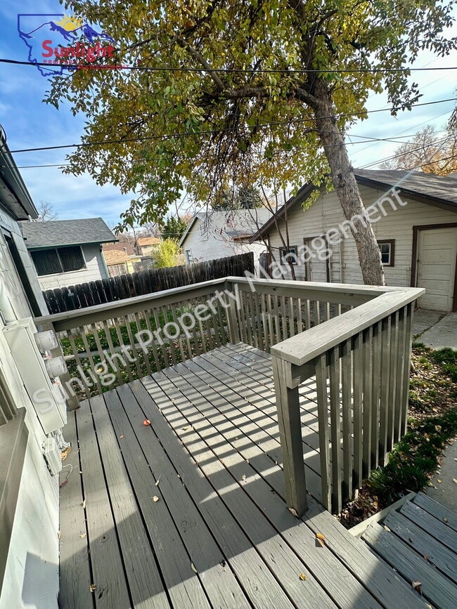 Building Photo - 1 Bed, 1 Bath with Garage and off Street Parking