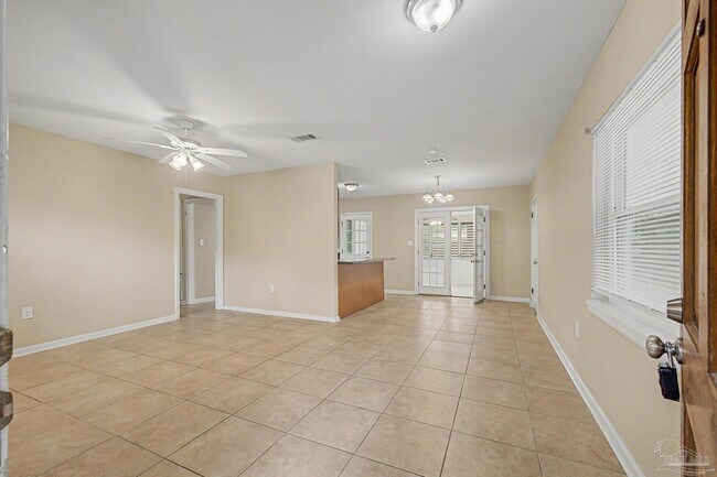 Foto del edificio - 560 N 72nd Ave