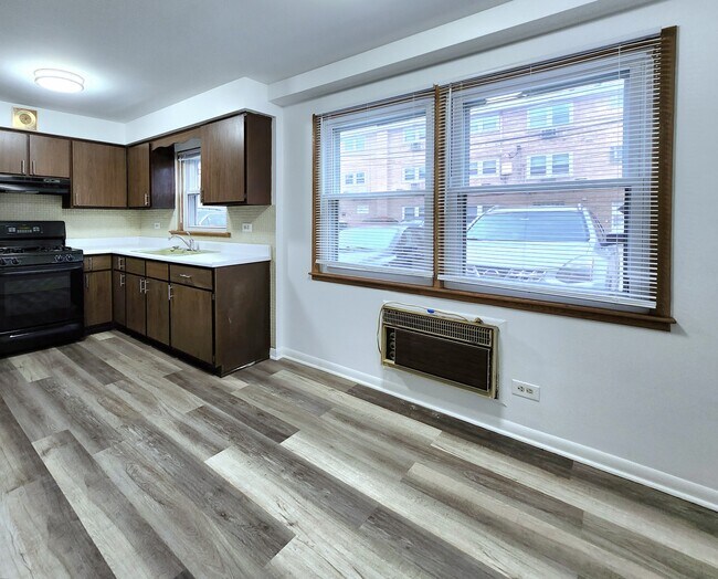 Foto del edificio - Very Spacious Studio in Ohare area with se...