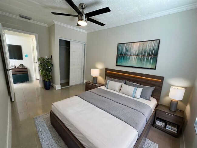 Building Photo - 2300 SW 43rd Terrace