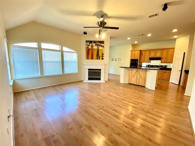 Building Photo - 1420 Hudspeth Dr