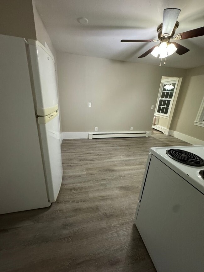 Building Photo - 388 E Merrimack St