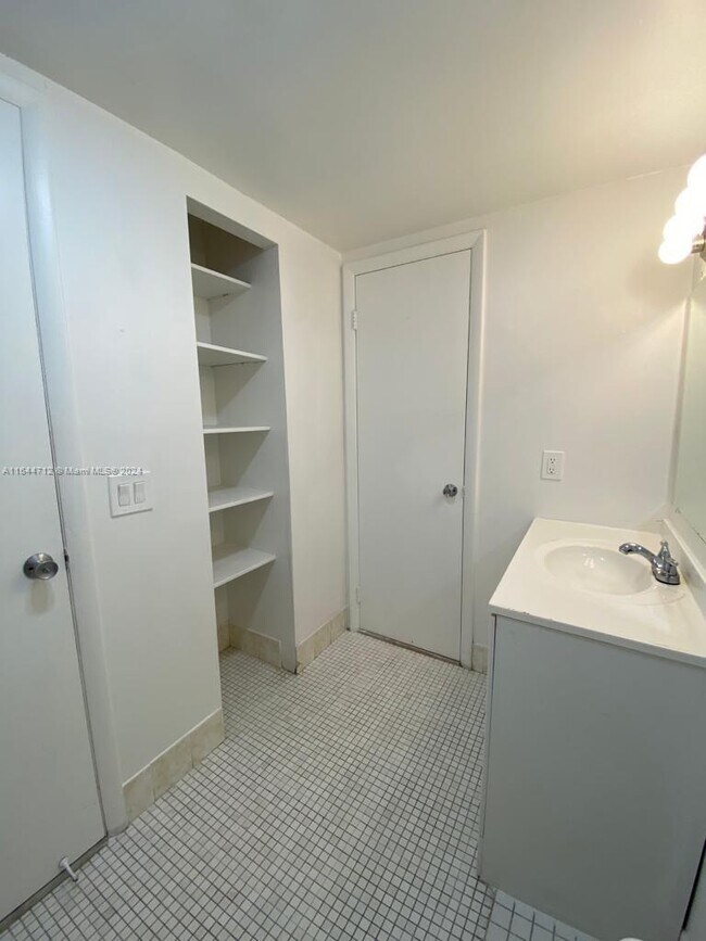 Foto del edificio - 15600 NW 7th Ave