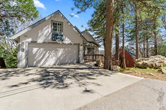 Building Photo - 221 Grizzly Rd