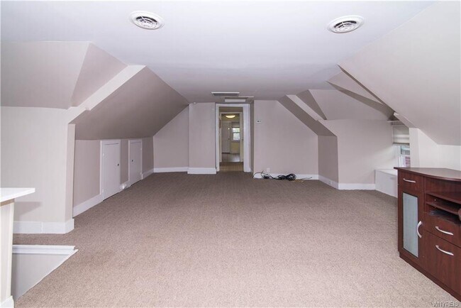 Foto del edificio - 825 Forest Ave