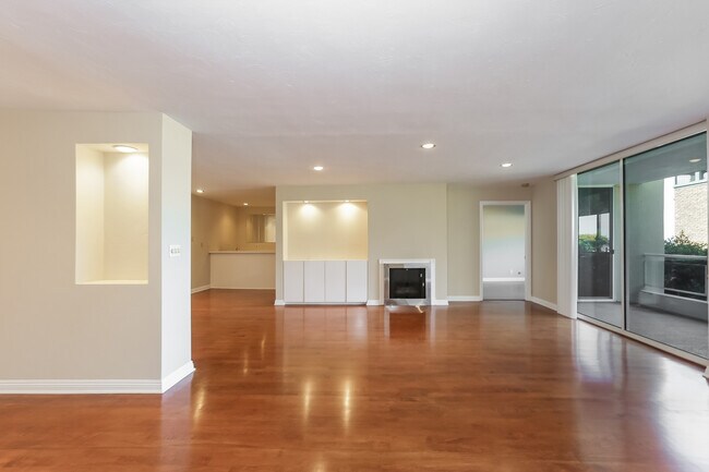 Living Room - 723 Palisades Beach Rd
