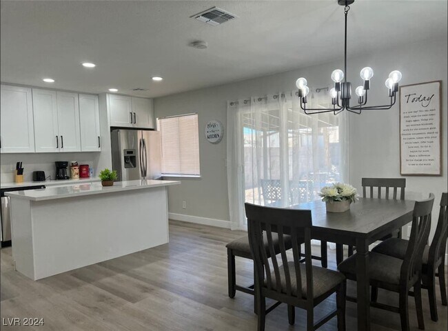 Building Photo - 6569 Larchwood Ln