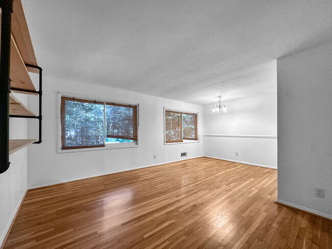 Building Photo - Charming 4 Beds 2 Baths Home in Chamblee!