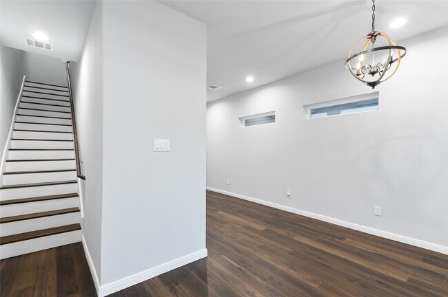 Foto del edificio - 4919 Paradigm Ln