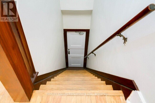 Photo du bâtiment - 18 Golfdale Rd