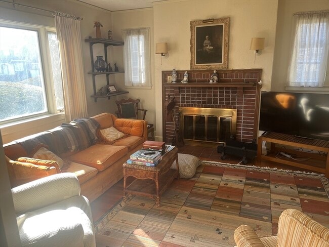 Building Photo - 6 Bass Rocks Rd