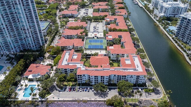 Foto del edificio - 3145 NE 184th St