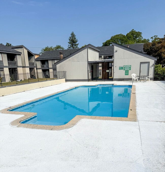 Building Photo - Cloister Apartments