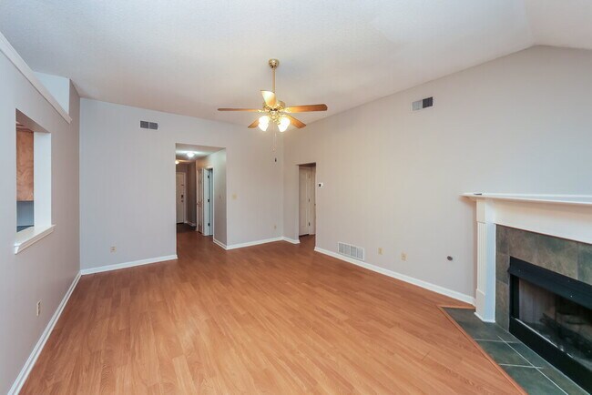 Building Photo - 8243 Cross Point Dr