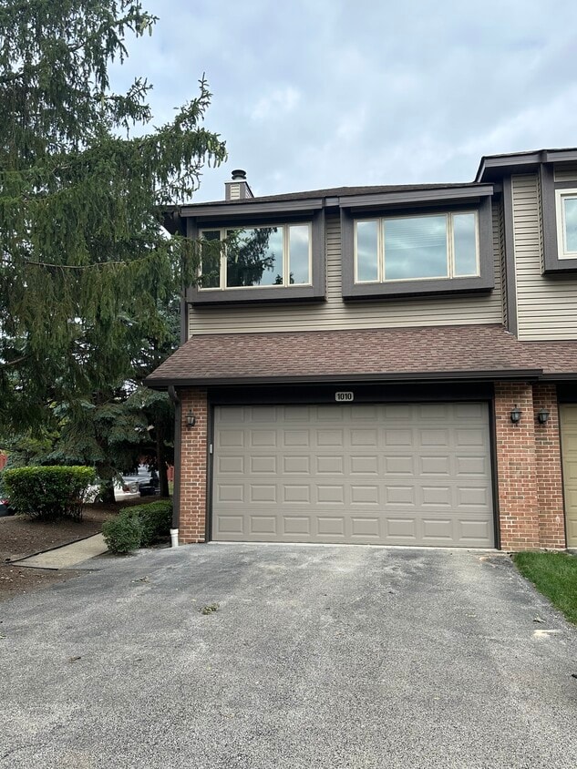 Exterior Front - 1010 Arbor Ct