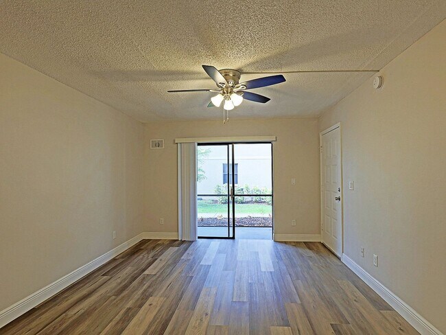 Foto del edificio - 5305 Summerlin Rd
