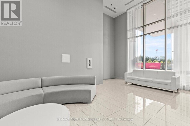 Photo du bâtiment - 2087-2087 Fairview St