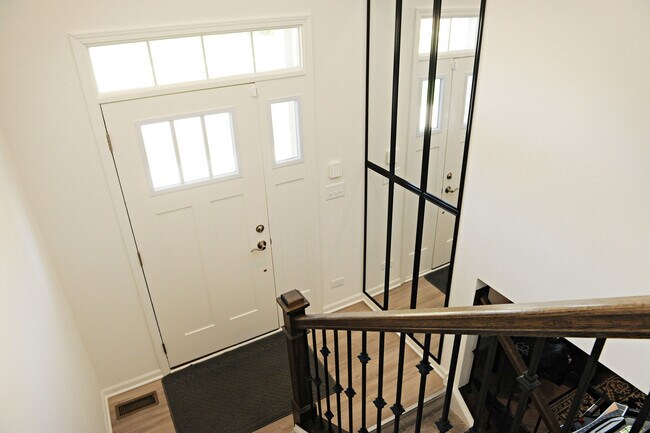 Building Photo - 530 Cimmaron Cir