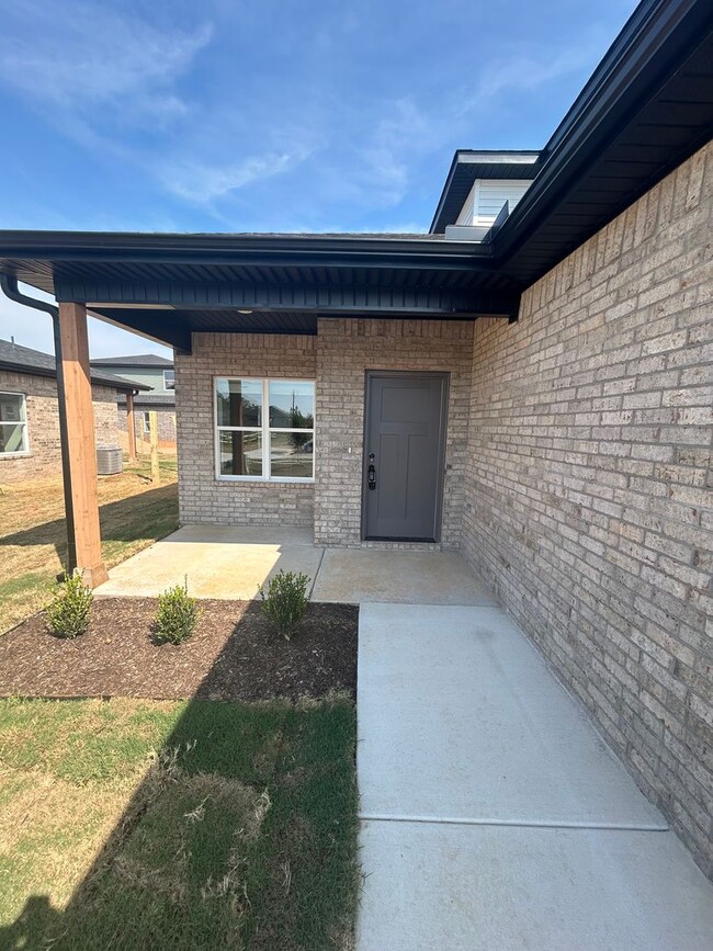 Building Photo - 621-623 Cosmos St