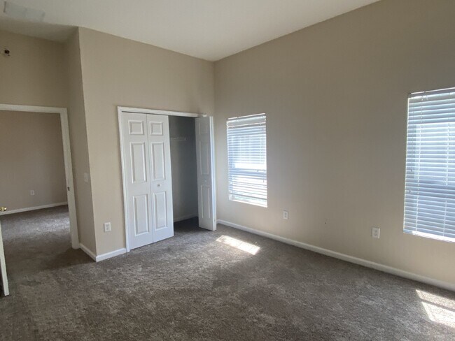Foto del edificio - First-Floor 2BR/2BA Condo in Gated Nature’s Hideaway – Pool, Playground & Convenient Westside Loc...