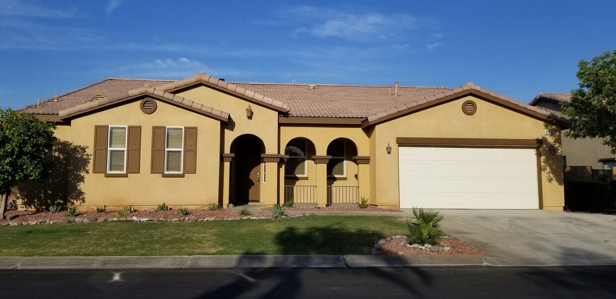 New desert landscape - 42696 Corvado St