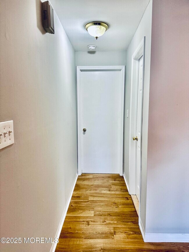 Foto del edificio - 273 Port Monmouth Rd