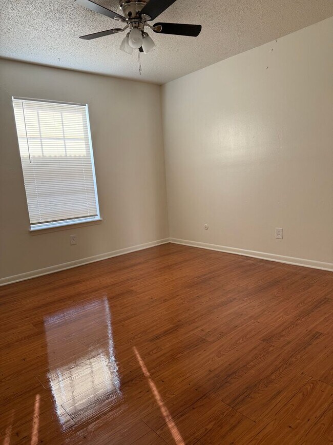 Building Photo - For Rent – 1 Bedroom, 1 Bath Apartment in McGregor, TX