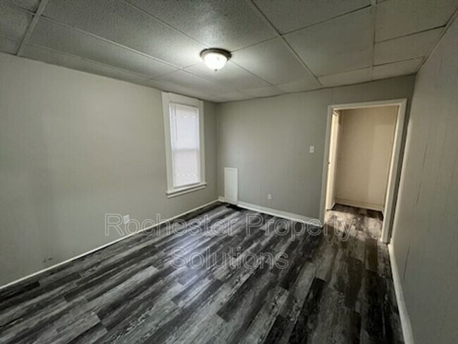 Building Photo - 163 Frost Ave