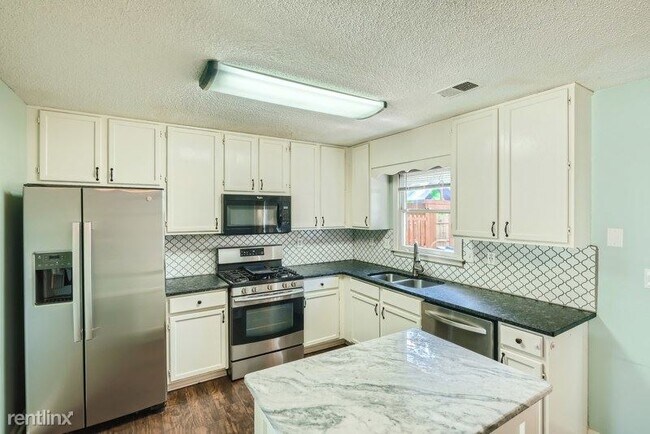 Building Photo - 4 br, 2.5 bath House - 4290 Steeplechase D...