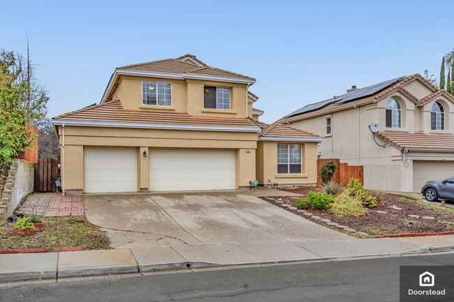 Building Photo - 2032 Crater Peak Way