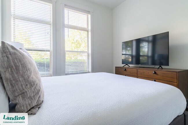 Foto del edificio - 2101 Lakeside Lofts Cir