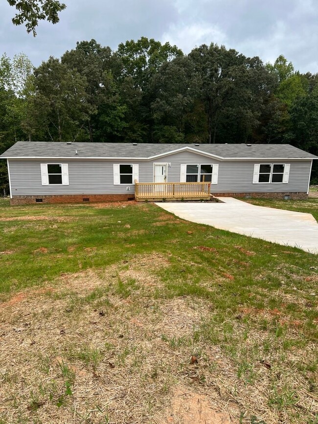 Building Photo - Doublewide Home For Rent in Iron Station N...