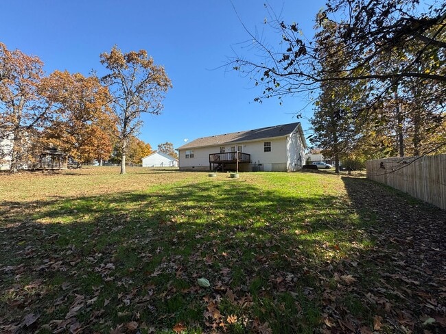 Building Photo - Freshly Painted Beautiful 3 Bedroom, 2 Bat...