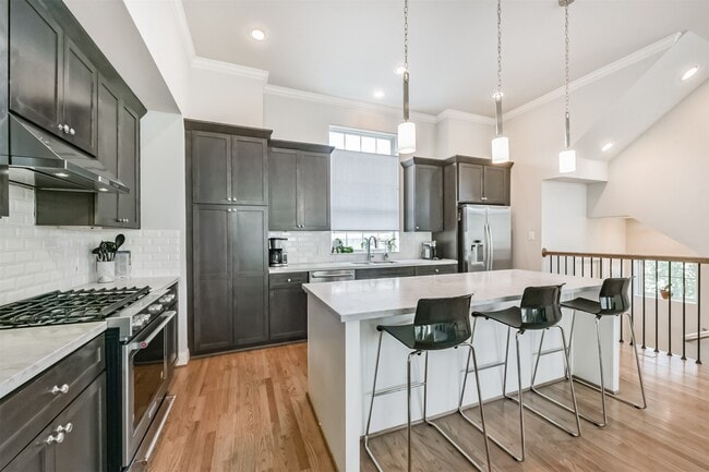 Foto del edificio - 1040 W 26th St