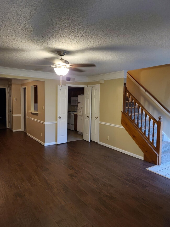 Foto del edificio - 5856 Jardin Pl