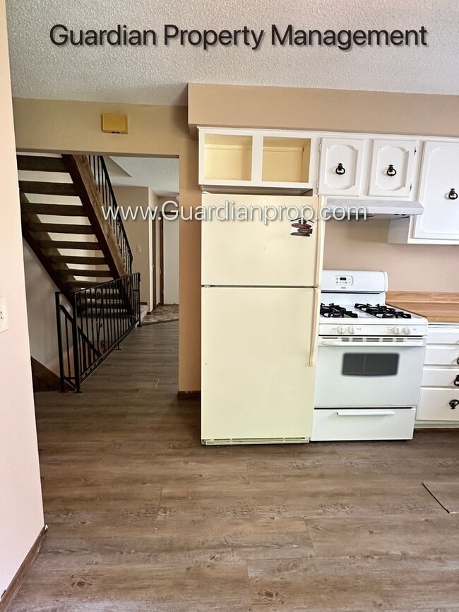 Building Photo - Marcy Holmes Side By Side Duplex, Laundry,...