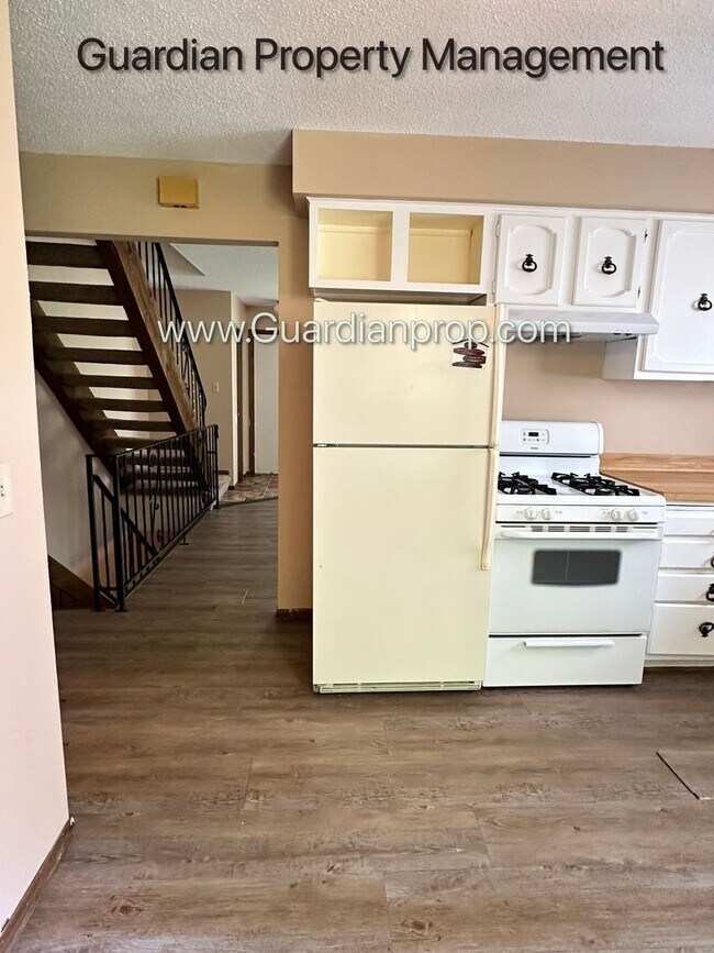 Foto del edificio - Marcy Holmes Side By Side Duplex, Laundry,...