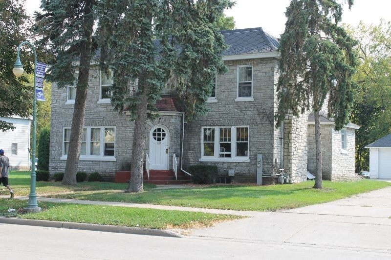 Primary Photo - 601 W Main St