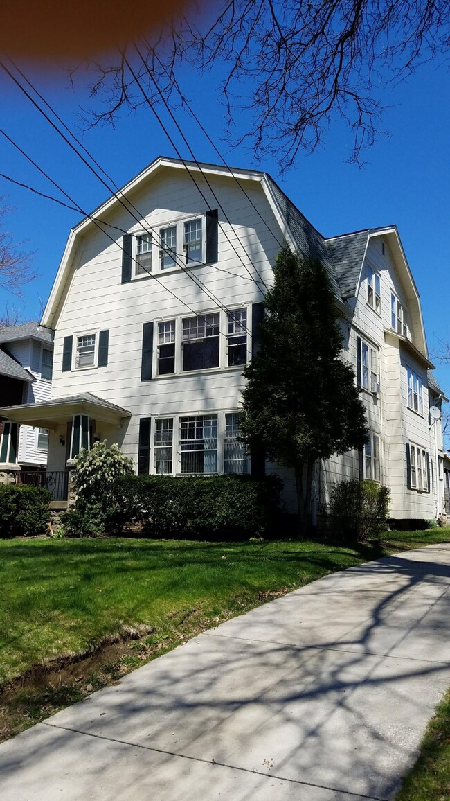 Building Photo - 109 N Rose Blvd