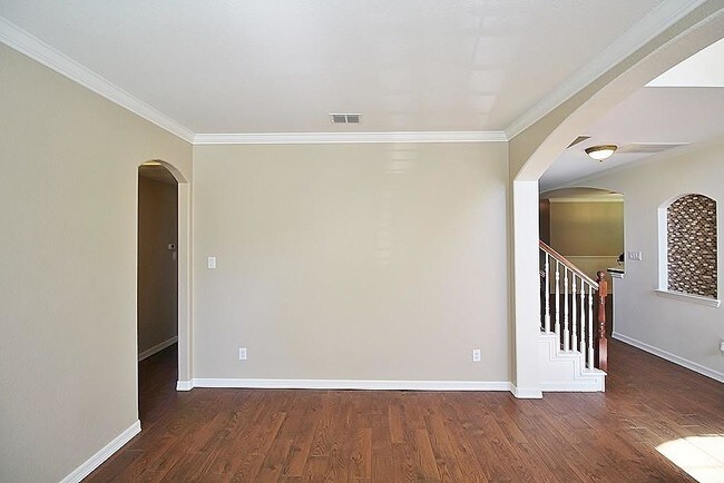 Building Photo - 313 Del Cano Dr