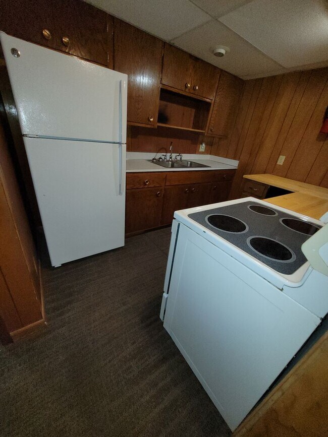 903 17th St N Unit B, Moorhead, MN 56560 Room for Rent in Moorhead