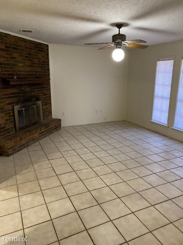 Building Photo - 2 br, 1 bath Townhome - 167 Mccluer Rd Apt B