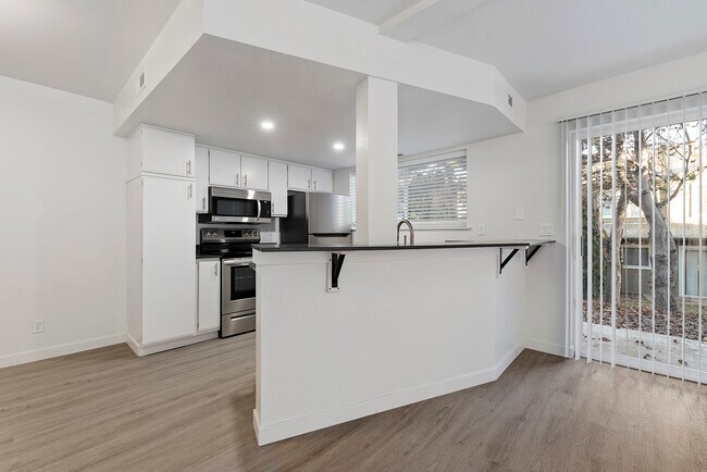 Foto del edificio - Monterra Townhomes