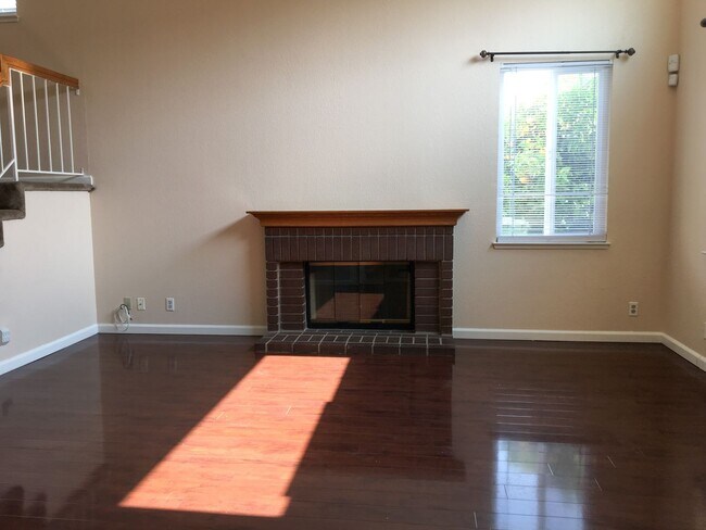 Foto del edificio - Gorgeous 3 Bedroom 2.5 bath Home in Desirable area of Ardenwood, Fremont