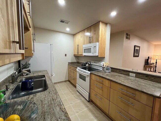 Foto del edificio - "Charming 1-Bedroom Retreat in San Jose's Heart – Your Perfect Cozy Haven Awaits!"